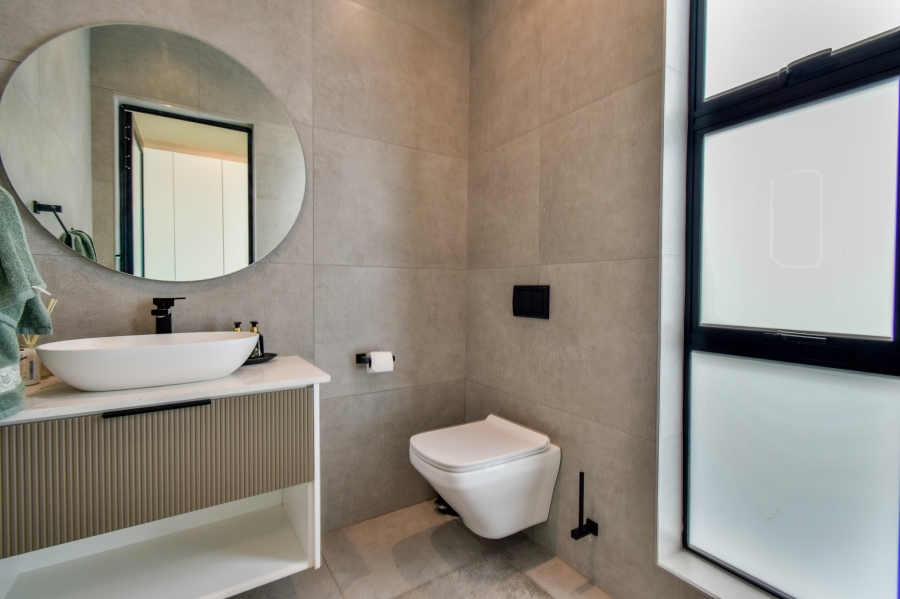5 Bedroom Property for Sale in Midstream Heights Gauteng