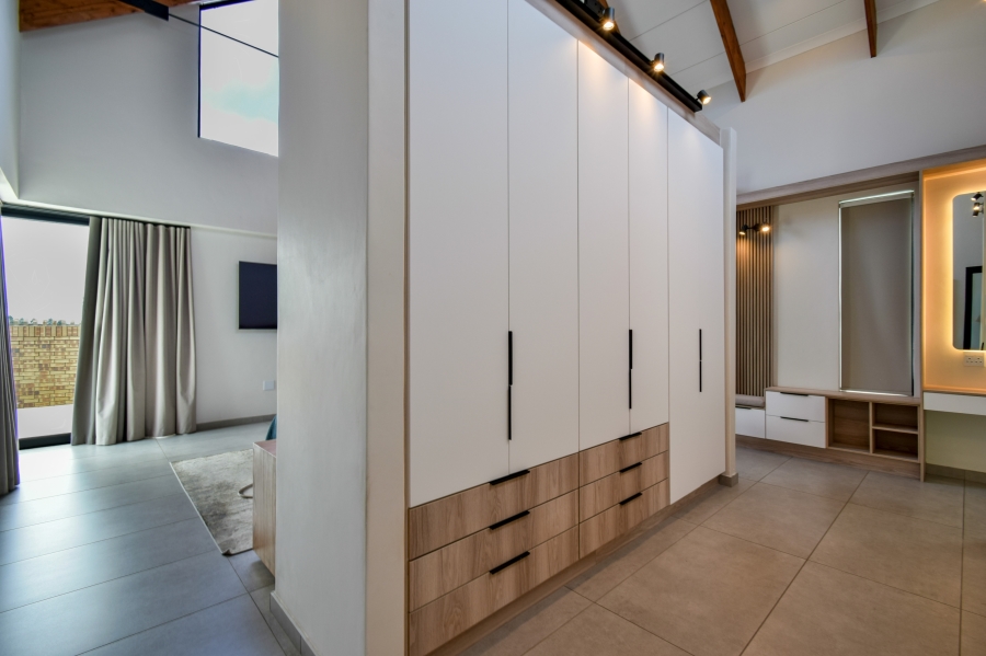 5 Bedroom Property for Sale in Midstream Heights Gauteng