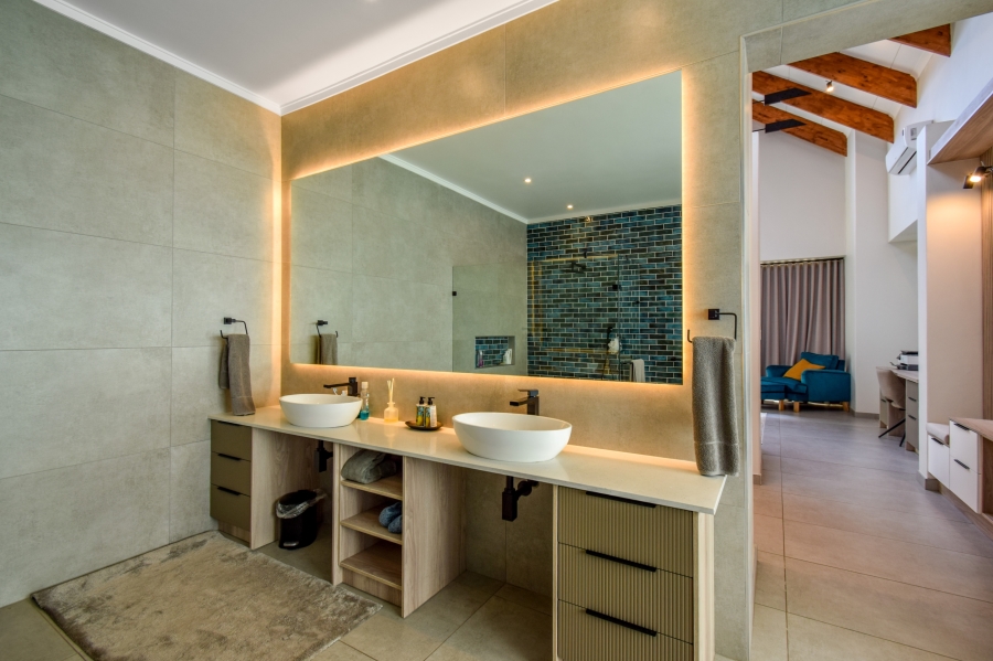 5 Bedroom Property for Sale in Midstream Heights Gauteng