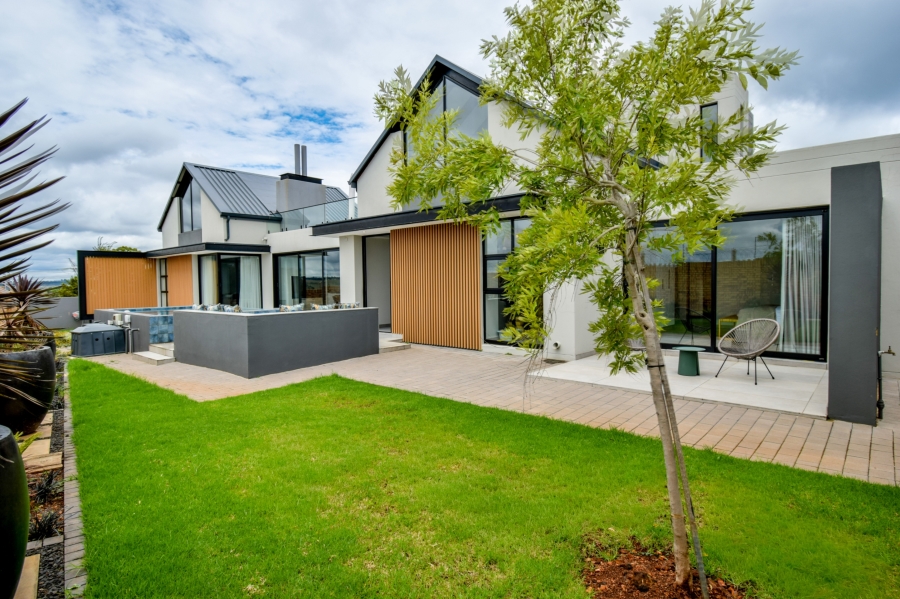 5 Bedroom Property for Sale in Midstream Heights Gauteng