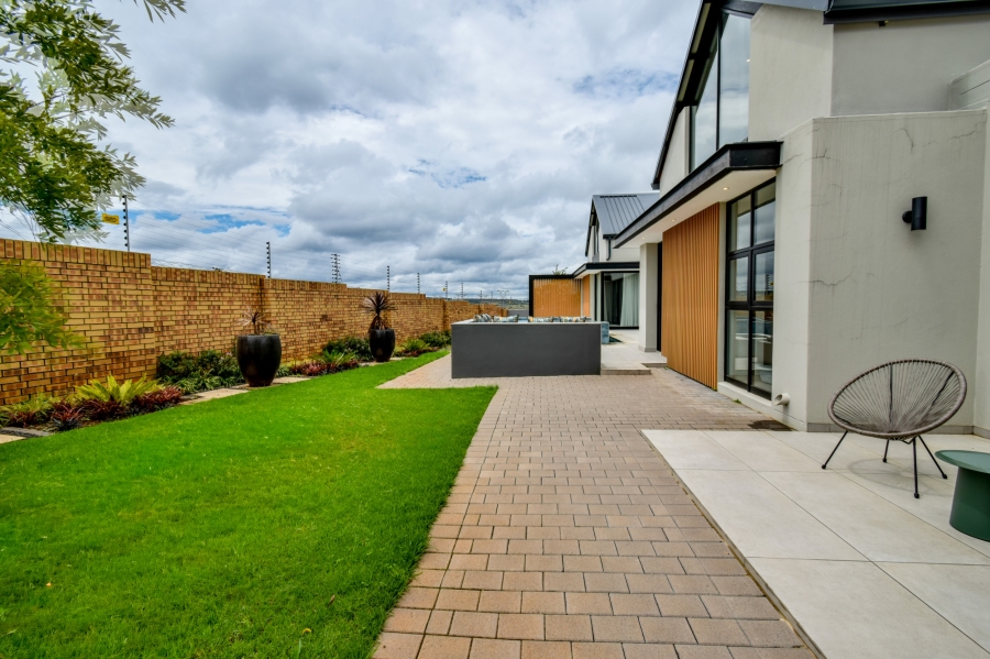 5 Bedroom Property for Sale in Midstream Heights Gauteng