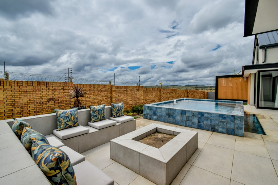 5 Bedroom Property for Sale in Midstream Heights Gauteng