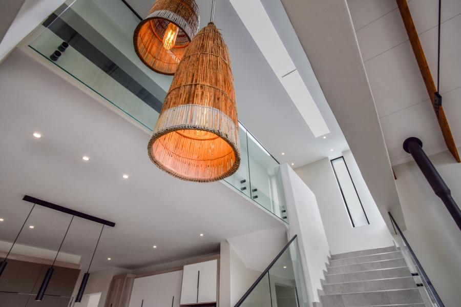 5 Bedroom Property for Sale in Midstream Heights Gauteng