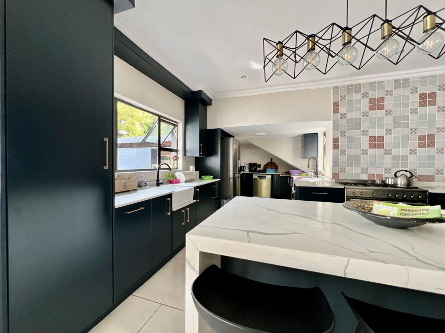 4 Bedroom Property for Sale in Waterkloof Ridge Gauteng