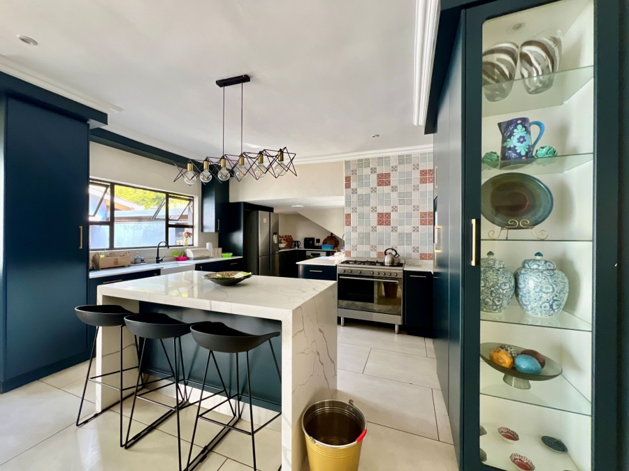 4 Bedroom Property for Sale in Waterkloof Ridge Gauteng