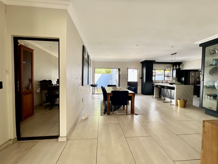 4 Bedroom Property for Sale in Waterkloof Ridge Gauteng