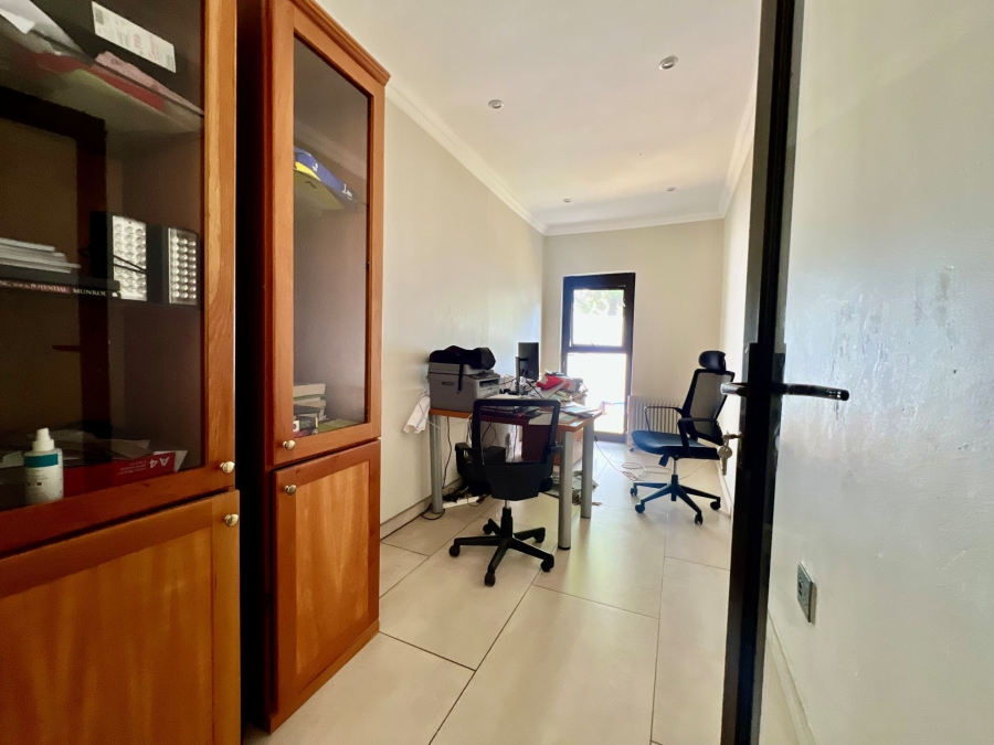 4 Bedroom Property for Sale in Waterkloof Ridge Gauteng