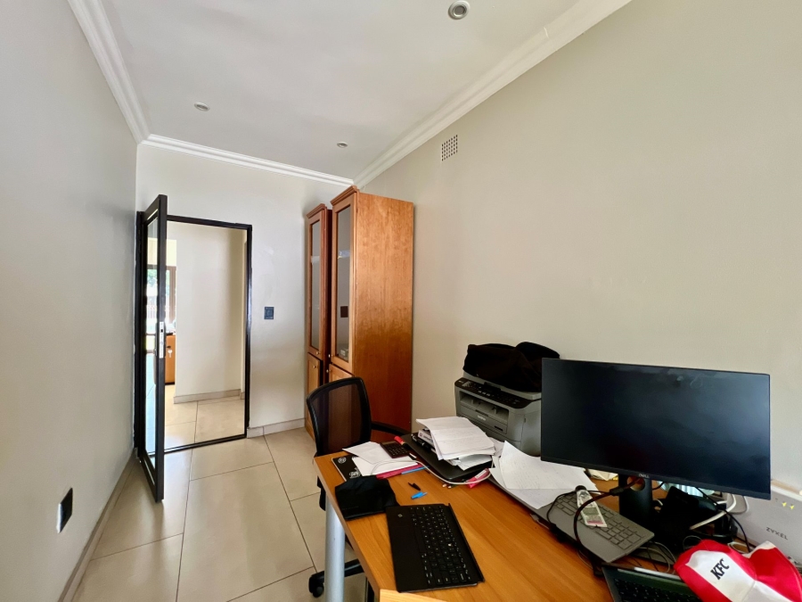 4 Bedroom Property for Sale in Waterkloof Ridge Gauteng