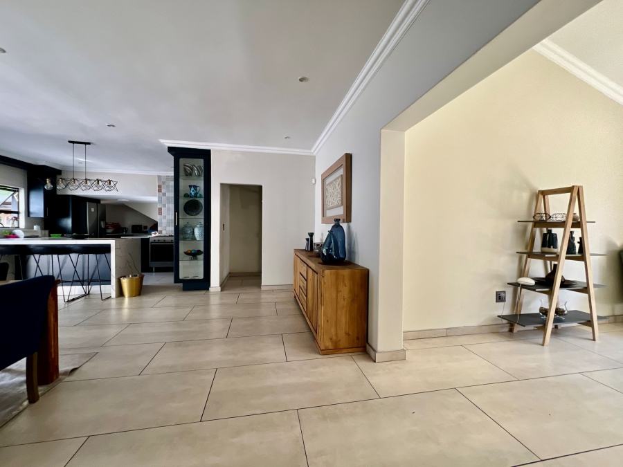 4 Bedroom Property for Sale in Waterkloof Ridge Gauteng