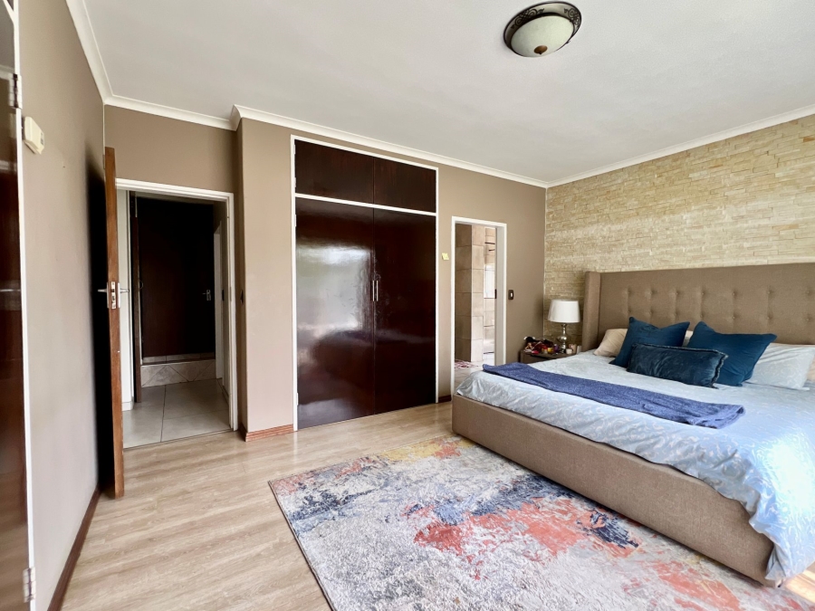 4 Bedroom Property for Sale in Waterkloof Ridge Gauteng