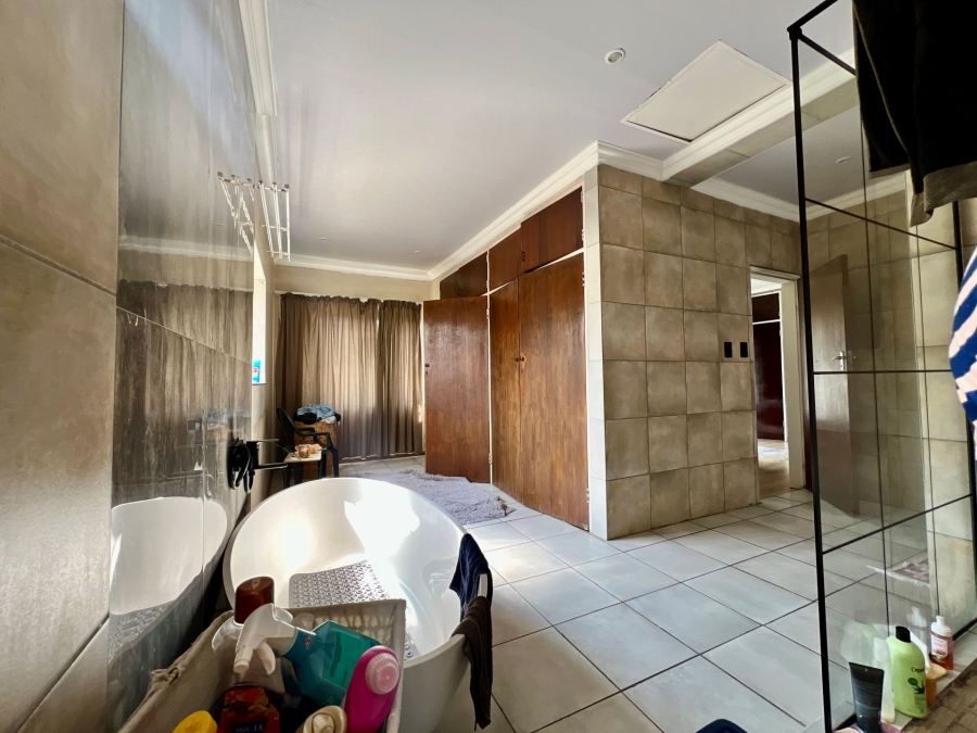 4 Bedroom Property for Sale in Waterkloof Ridge Gauteng