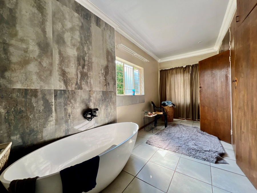 4 Bedroom Property for Sale in Waterkloof Ridge Gauteng