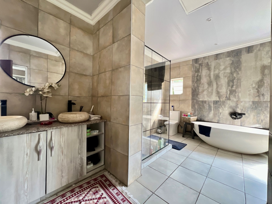 4 Bedroom Property for Sale in Waterkloof Ridge Gauteng