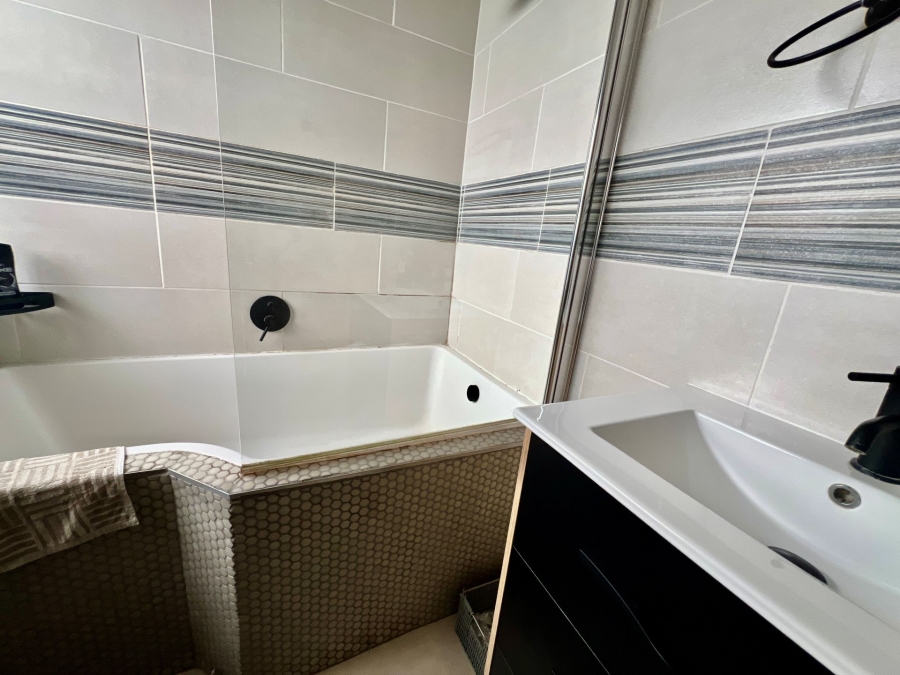 4 Bedroom Property for Sale in Waterkloof Ridge Gauteng