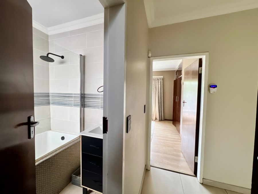4 Bedroom Property for Sale in Waterkloof Ridge Gauteng