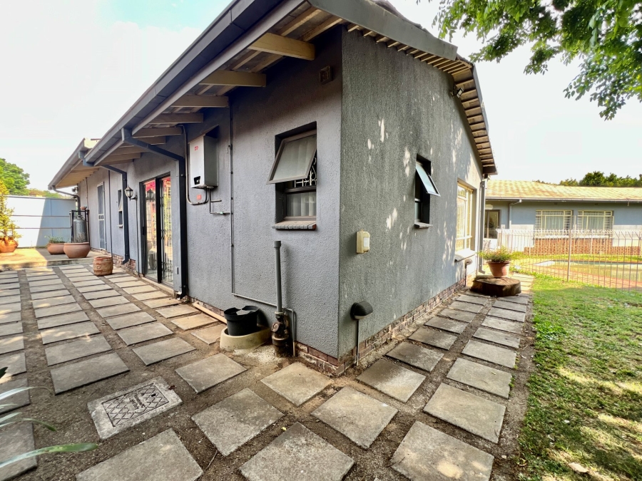 4 Bedroom Property for Sale in Waterkloof Ridge Gauteng