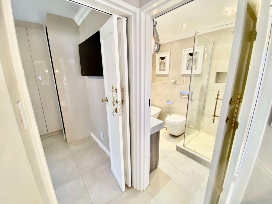 To Let 1 Bedroom Property for Rent in Illovo Gauteng