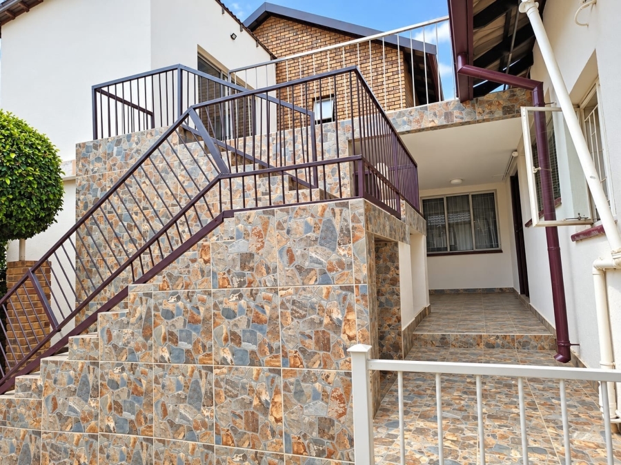 12 Bedroom Property for Sale in Eldoraigne Gauteng