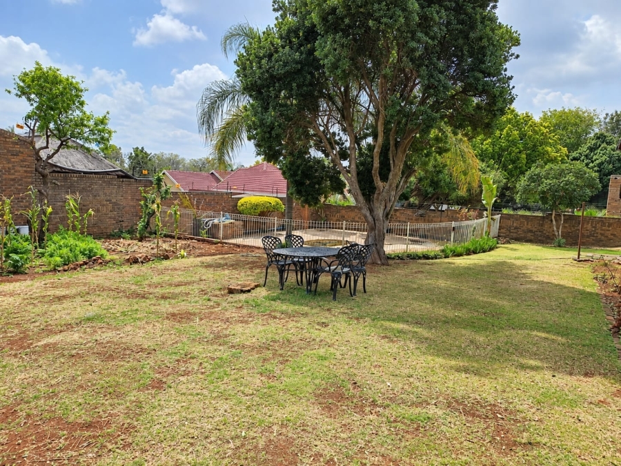 12 Bedroom Property for Sale in Eldoraigne Gauteng