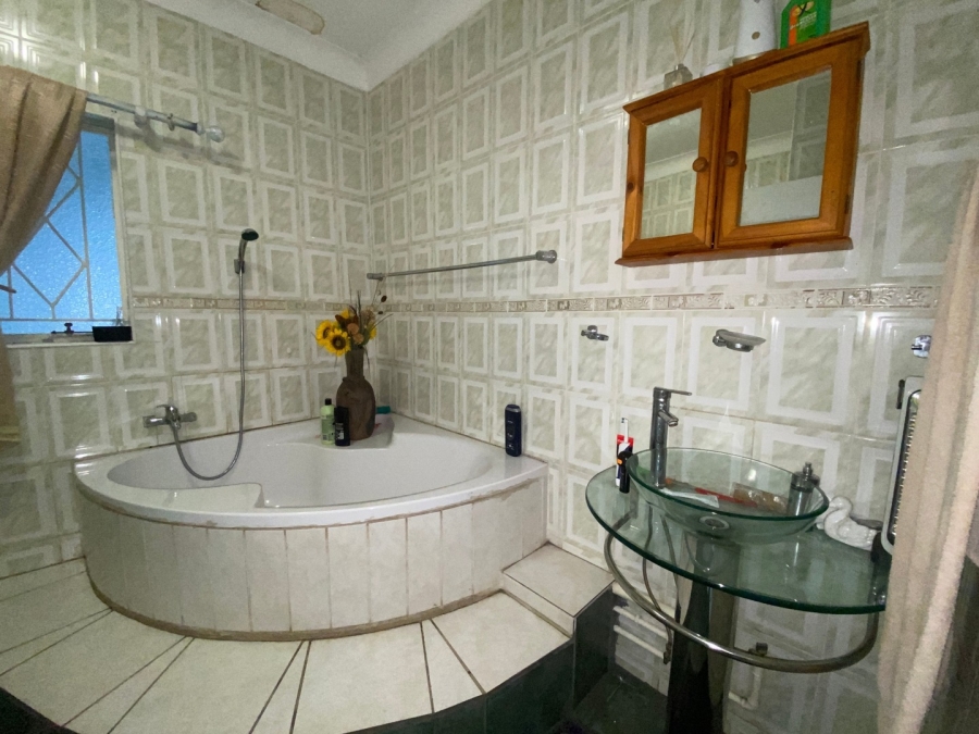 4 Bedroom Property for Sale in Three Rivers Gauteng