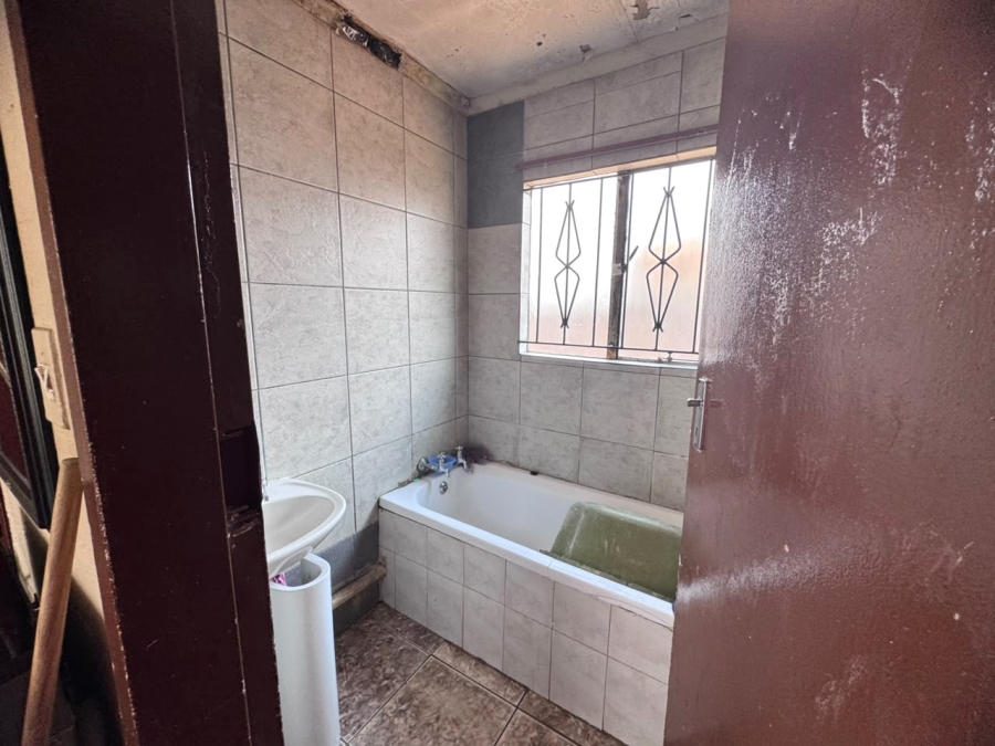 2 Bedroom Property for Sale in Siluma View Gauteng
