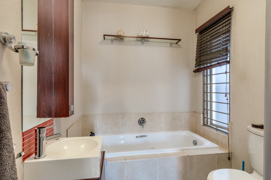 2 Bedroom Property for Sale in Broadacres Gauteng