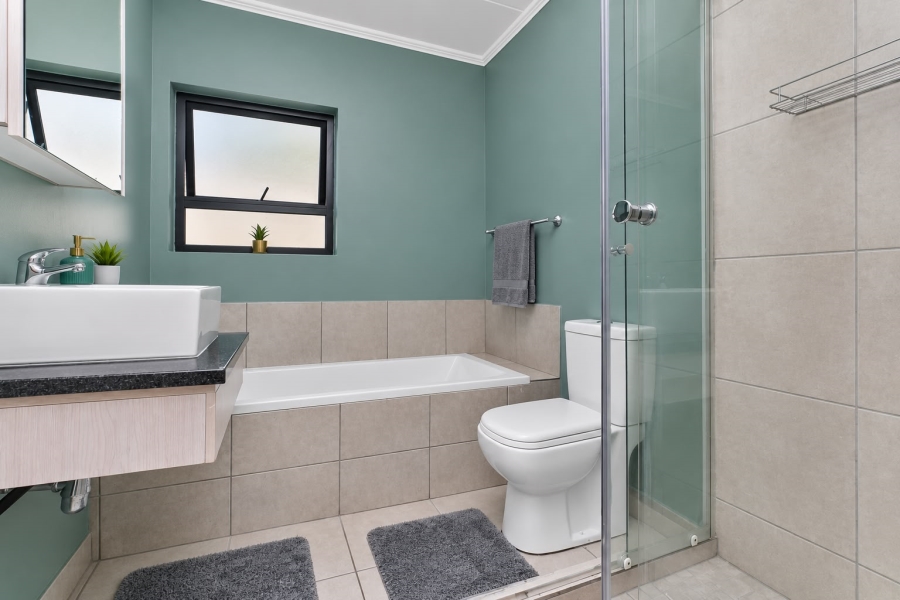 To Let 3 Bedroom Property for Rent in Beverley Gauteng