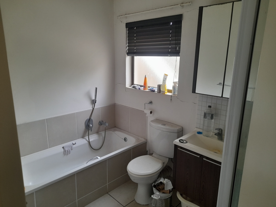 1 Bedroom Property for Sale in Bryanston Gauteng
