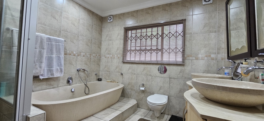 4 Bedroom Property for Sale in Three Rivers East Gauteng