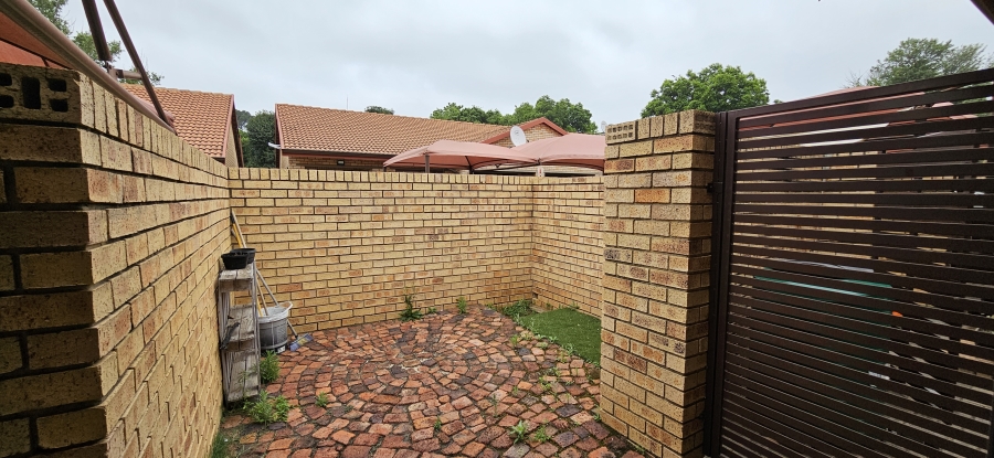 2 Bedroom Property for Sale in Three Rivers Proper Gauteng