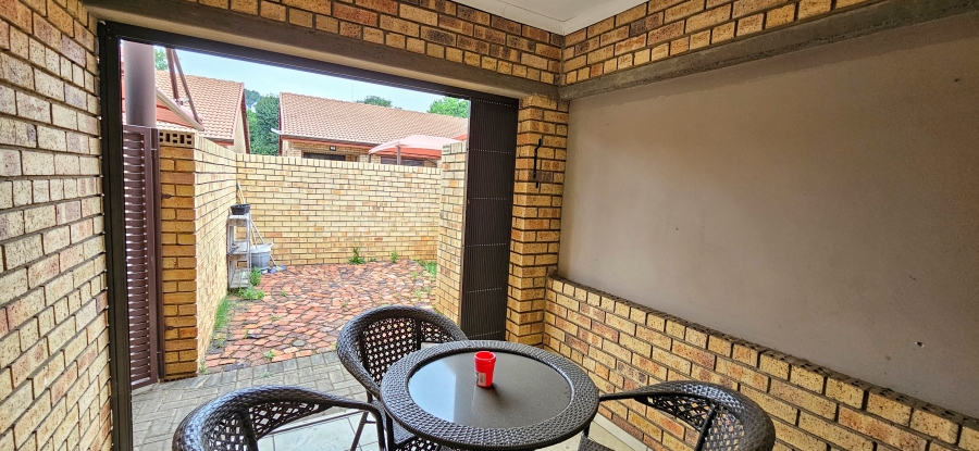 2 Bedroom Property for Sale in Three Rivers Proper Gauteng