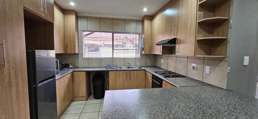 2 Bedroom Property for Sale in Three Rivers Proper Gauteng