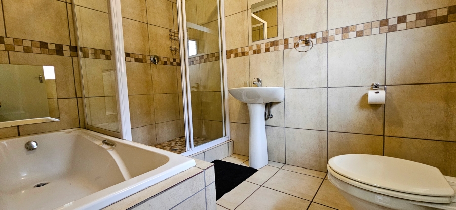 2 Bedroom Property for Sale in Three Rivers Proper Gauteng
