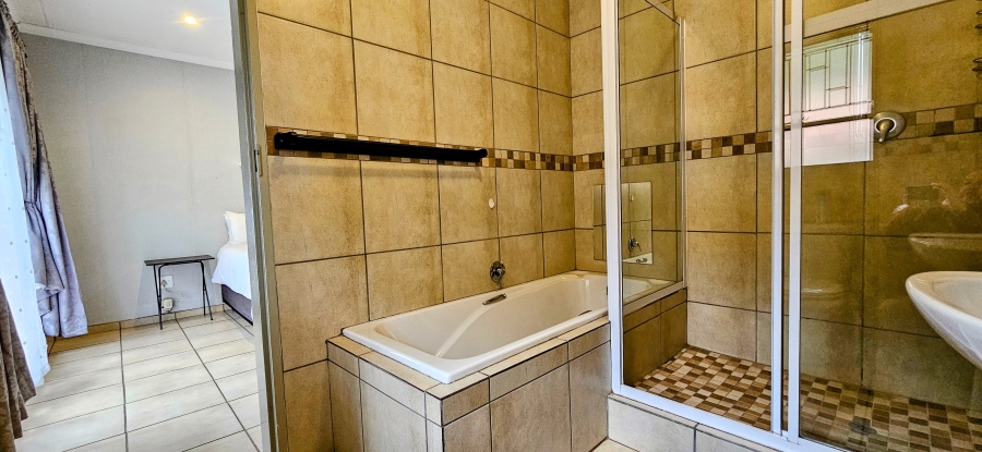 2 Bedroom Property for Sale in Three Rivers Proper Gauteng