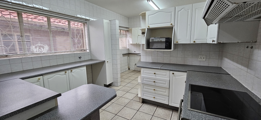 3 Bedroom Property for Sale in Three Rivers Proper Gauteng