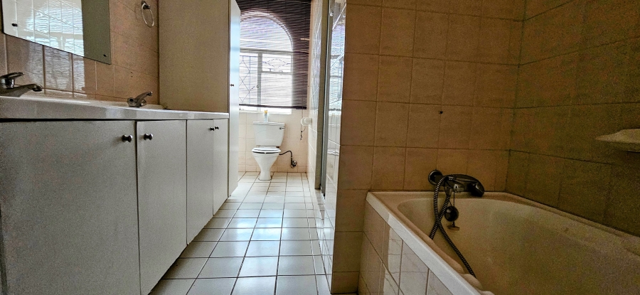 3 Bedroom Property for Sale in Three Rivers Proper Gauteng