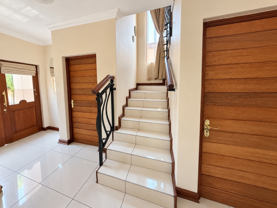 To Let 4 Bedroom Property for Rent in Sonneveld Gauteng