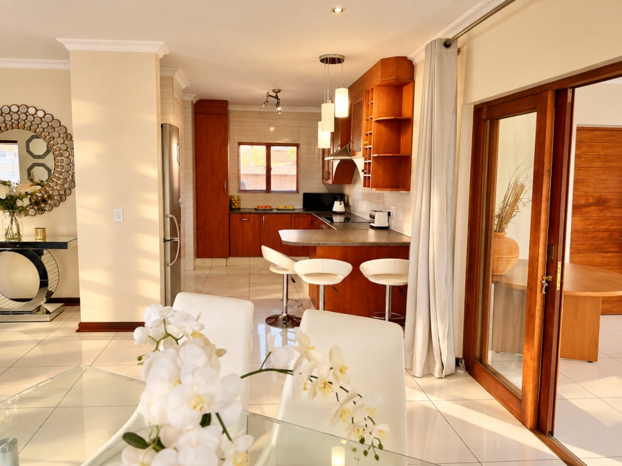 To Let 4 Bedroom Property for Rent in Sonneveld Gauteng