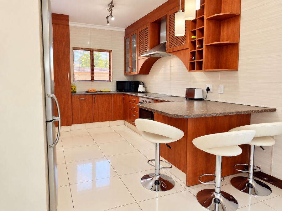 To Let 4 Bedroom Property for Rent in Sonneveld Gauteng