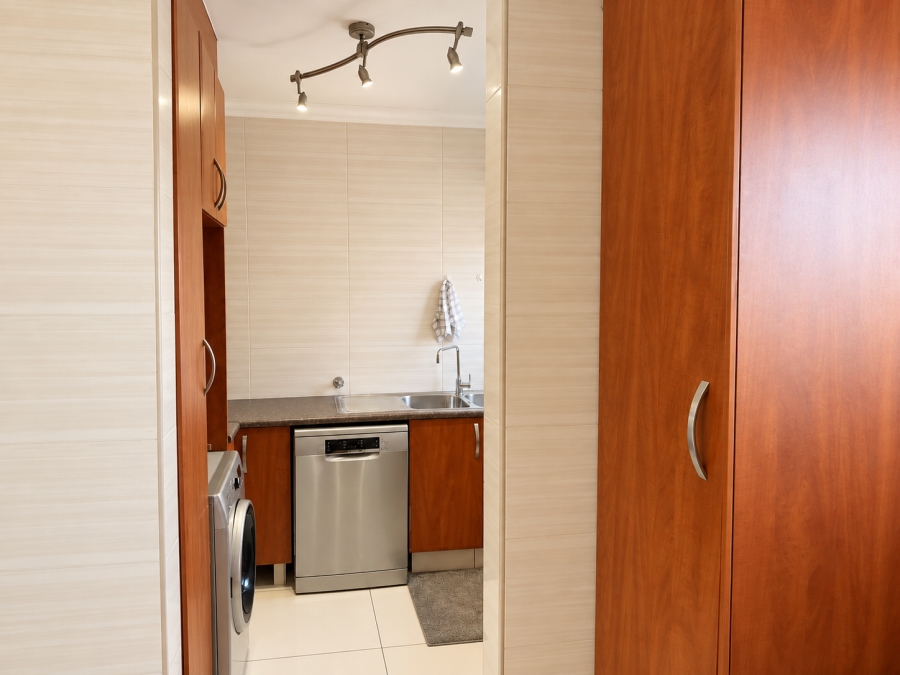 To Let 4 Bedroom Property for Rent in Sonneveld Gauteng