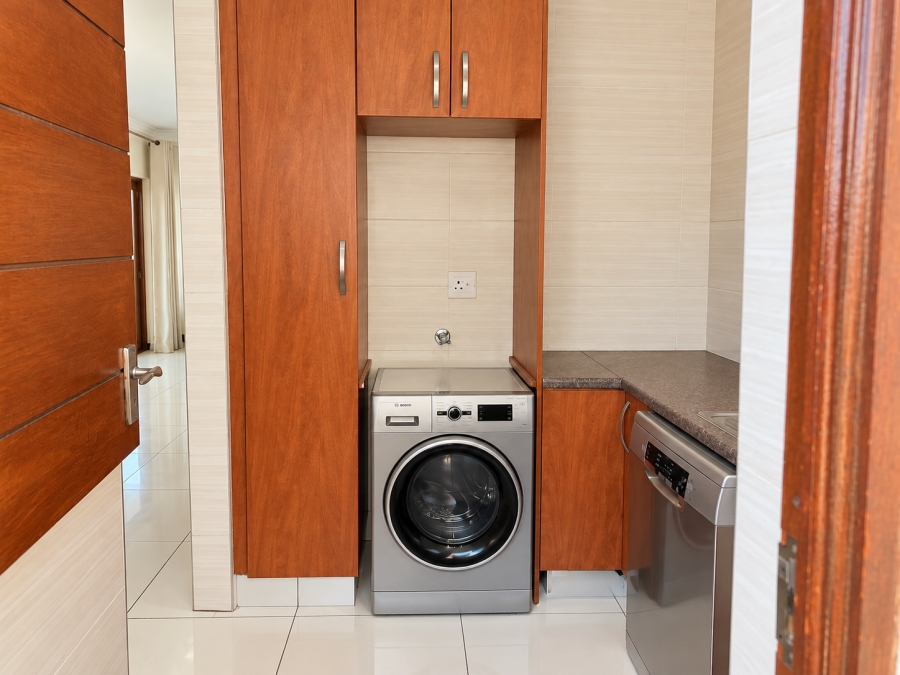 To Let 4 Bedroom Property for Rent in Sonneveld Gauteng