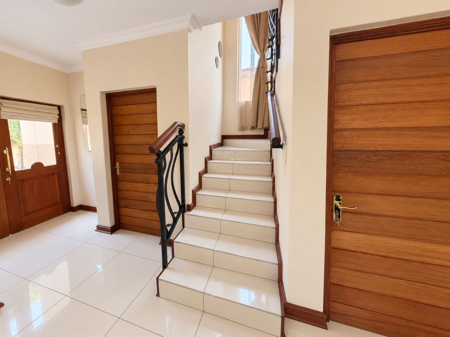 To Let 4 Bedroom Property for Rent in Sonneveld Gauteng