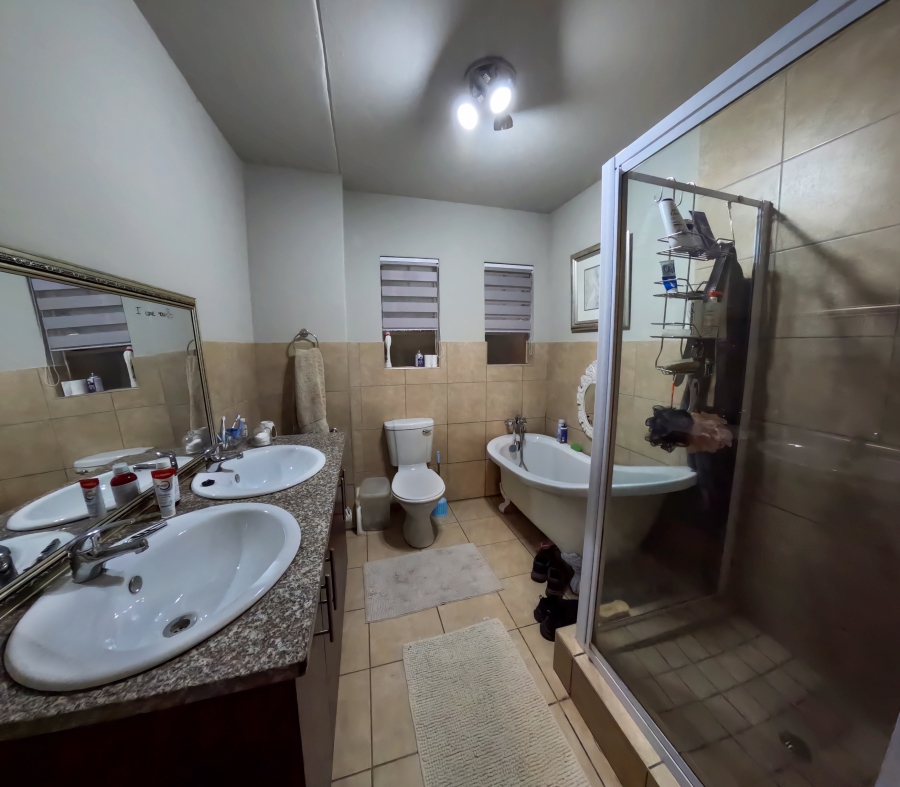 3 Bedroom Property for Sale in Oukraal Estate Gauteng