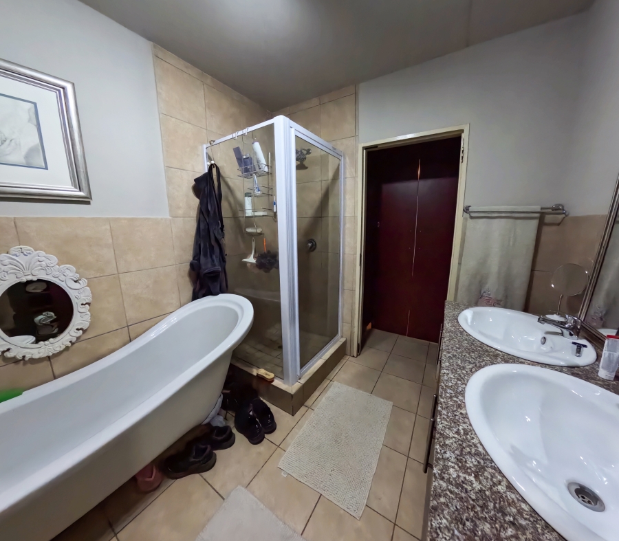 3 Bedroom Property for Sale in Oukraal Estate Gauteng