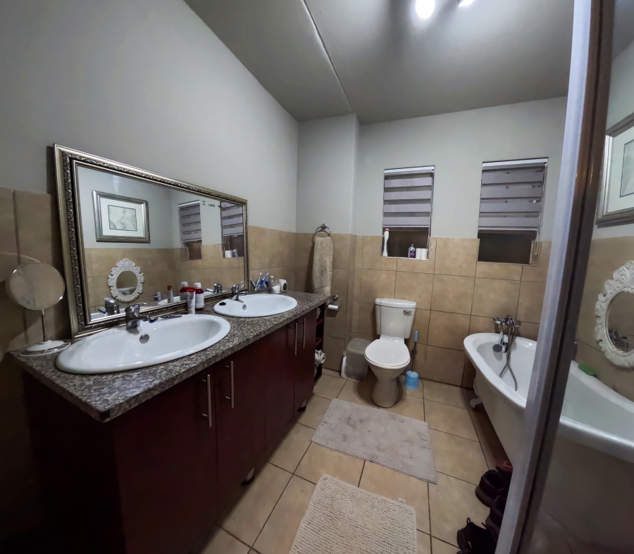 3 Bedroom Property for Sale in Oukraal Estate Gauteng