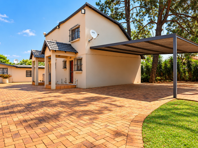 6 Bedroom Property for Sale in Raslouw Gauteng