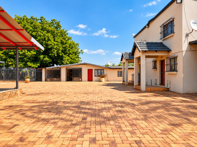6 Bedroom Property for Sale in Raslouw Gauteng