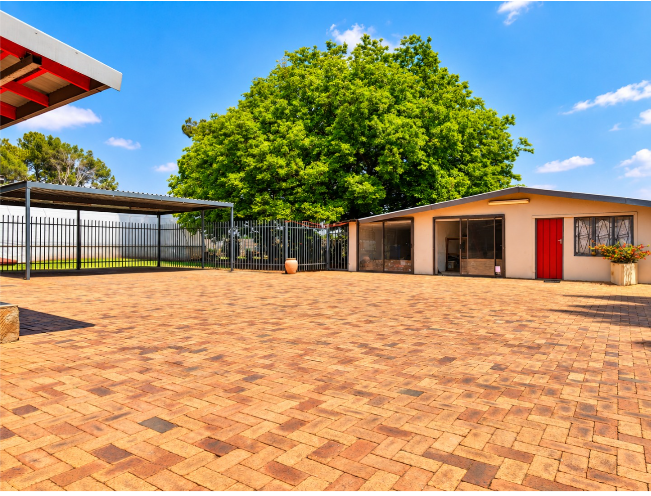 6 Bedroom Property for Sale in Raslouw Gauteng