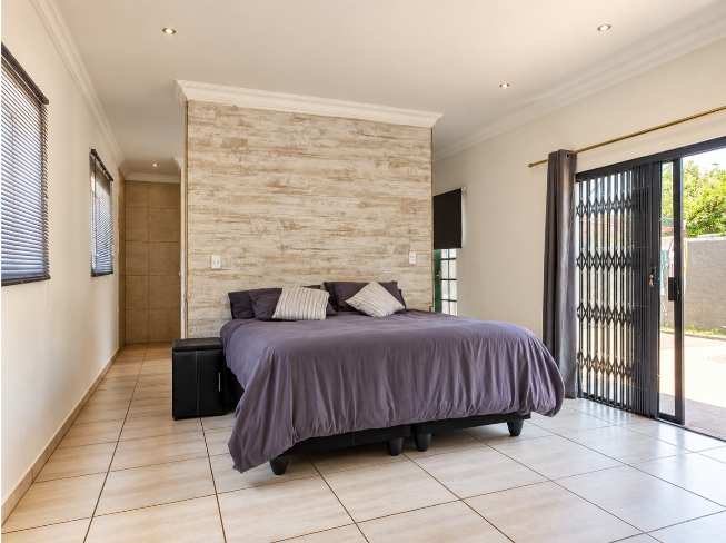 6 Bedroom Property for Sale in Raslouw Gauteng