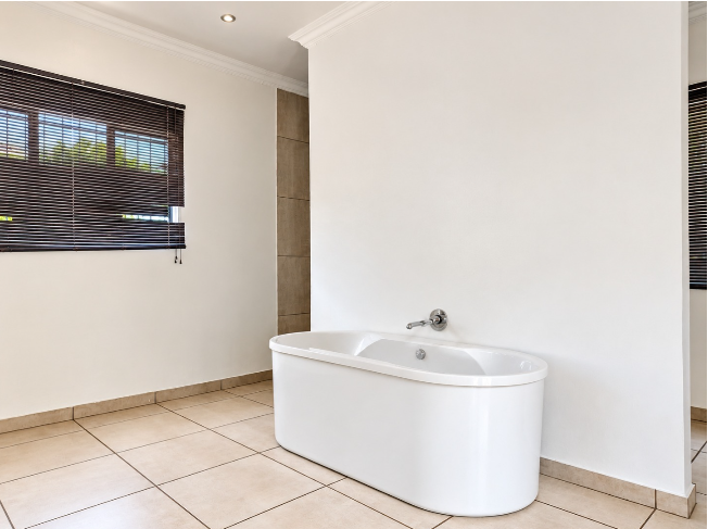 6 Bedroom Property for Sale in Raslouw Gauteng